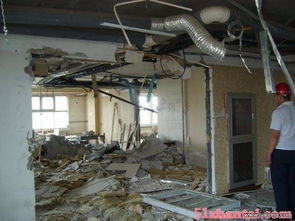 图 二手房装修拆除卫生间打瓷砖 打墙 拆除地板 拆除家 苏州工装装修