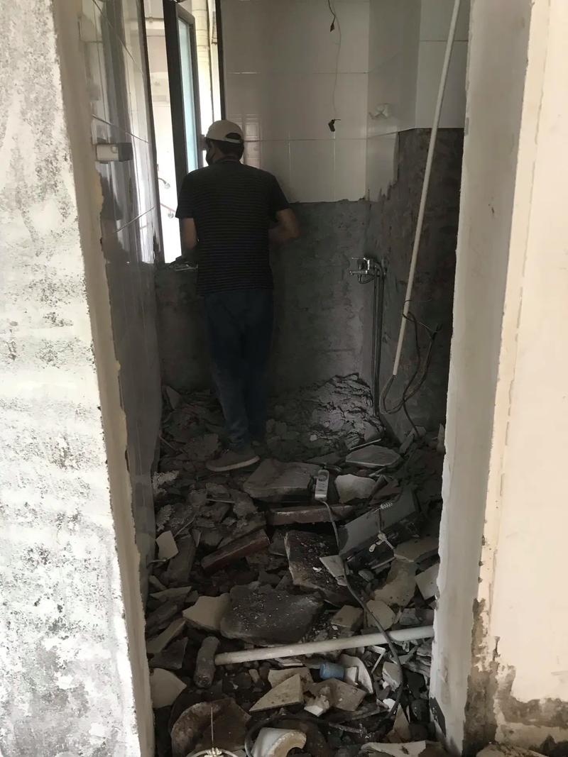 苏州专业拆墙砸墙十建筑垃圾清运♂.承接室内外装修拆除